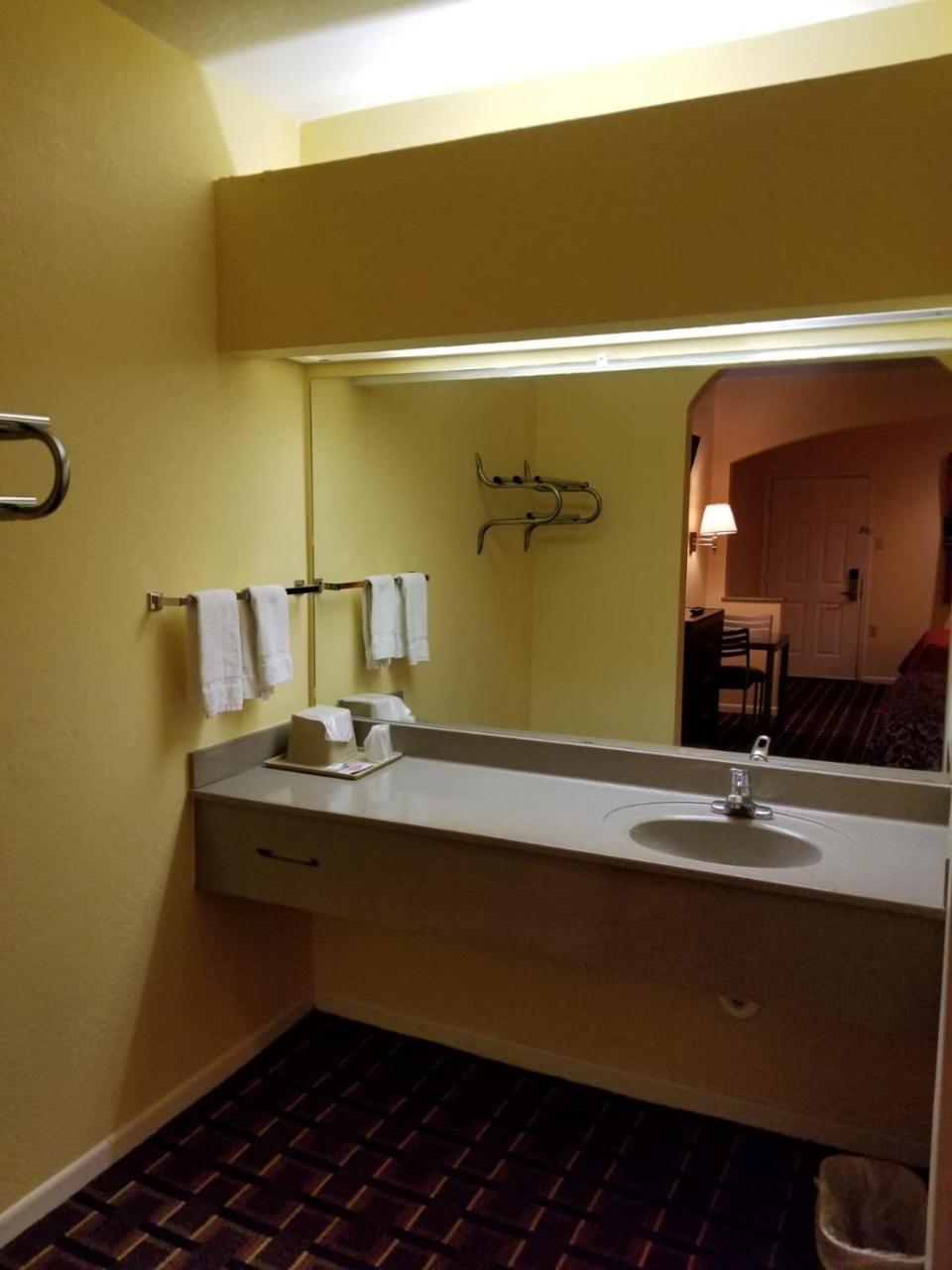 Texan Inn & Suites Louetta Exteriör bild